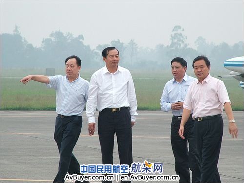 民航局夏兴华副局长寄语飞院一线机务人员