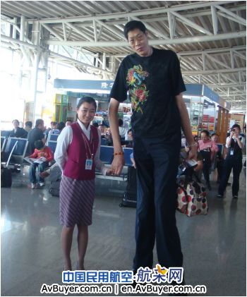 南航热心相助 “亚洲第一巨人”顺利成行