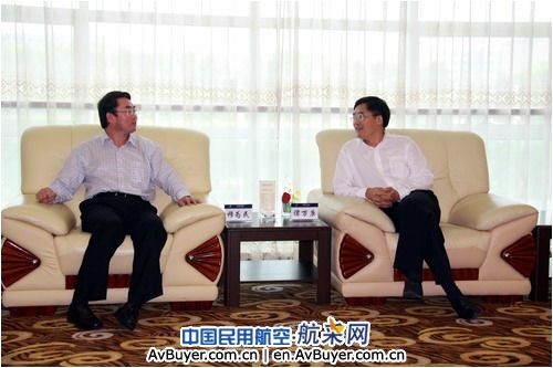 南航与南阳市市长共谋南阳飞行训练基地的建设