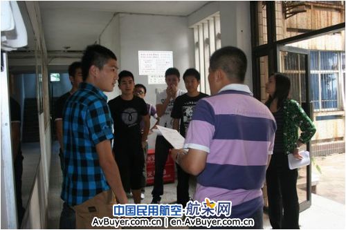 国航重庆客舱部消防演练逼真  提高应急处置能力