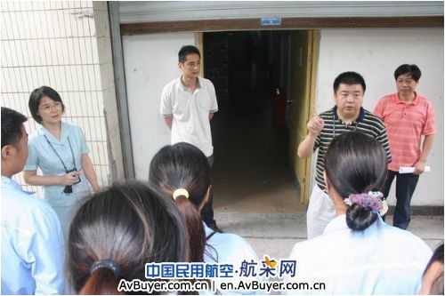 国航重庆客舱部消防演练逼真  提高应急处置能力