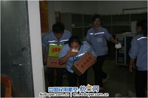 国航重庆客舱部消防演练逼真  提高应急处置能力