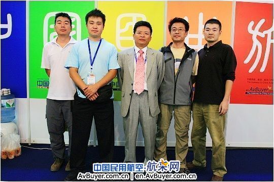 展商及专业观众参观两刊一网北京航展直播展台