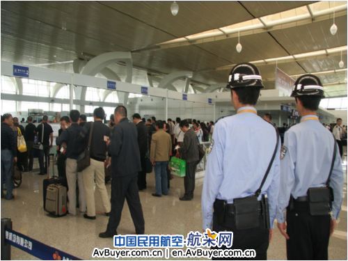 银川机场公安持续加强国庆安保工作