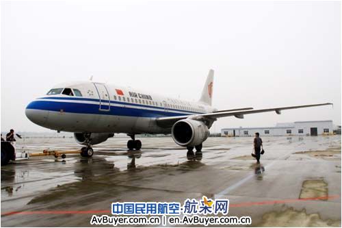 国航成都基地完成航线A检车间维修工作机坪转场