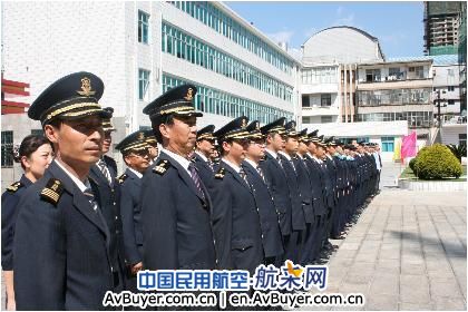 大理机场组织全体员工举行升国旗仪式