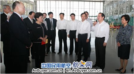 中央统战部副部长尤兰田一行访问中国商飞
