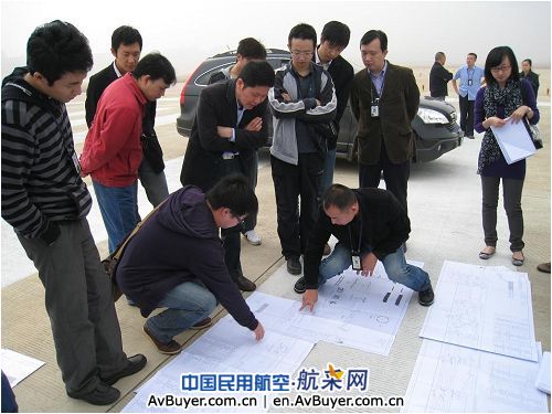 西南空管局管制中心塔台管制室实地考察新跑道