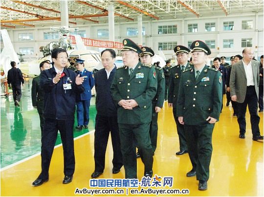 国防部长梁光烈上将视察中航工业哈飞集团