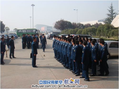 西安管制中心接待空军航空管制系参观学习团