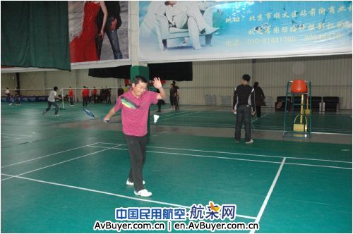 东航北京举行首届职工羽毛球友谊赛
