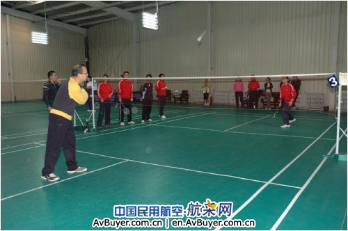 东航北京举行首届职工羽毛球友谊赛