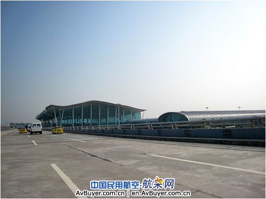 重庆机场与美国韦恩郡机场管理局签署合作协议