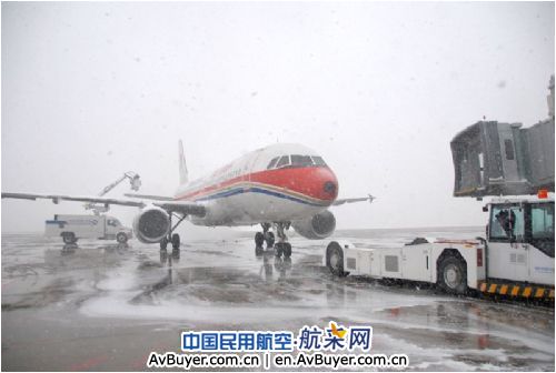 准备充分,烟台机场从容应对第一场雪