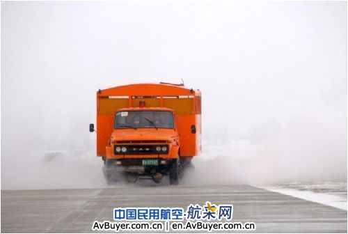 准备充分,烟台机场从容应对第一场雪