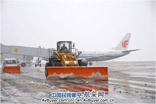 准备充分,烟台机场从容应对第一场雪