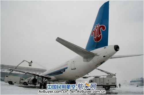 沈阳一日三变天 机务奋勇战冰雪