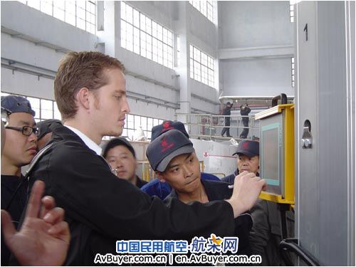 国航成都维修基地生支部举行全能换发设备培训