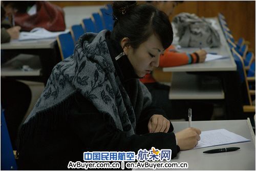 东航甘肃客舱部公开竞聘2010年乘务长