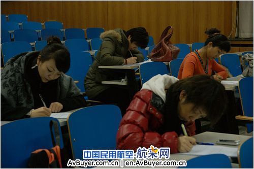 东航甘肃客舱部公开竞聘2010年乘务长