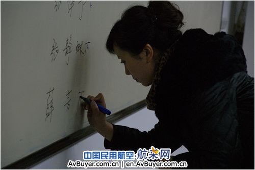 东航甘肃客舱部公开竞聘2010年乘务长