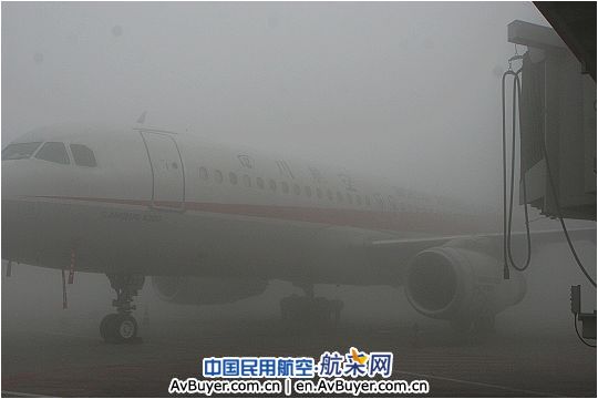 大雾天气再锁成都机场　致机场关闭将近6小时