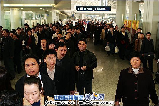 大雾天气再锁成都机场　致机场关闭将近6小时