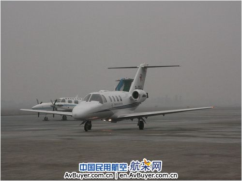 广汉分院赛斯纳奖状B-3644升空“借雨洗天”