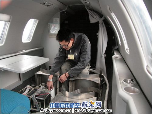 广汉分院赛斯纳奖状B-3644升空“借雨洗天”