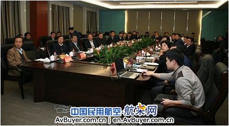 中国商飞张庆伟到阎良ARJ21飞机研制现场考察