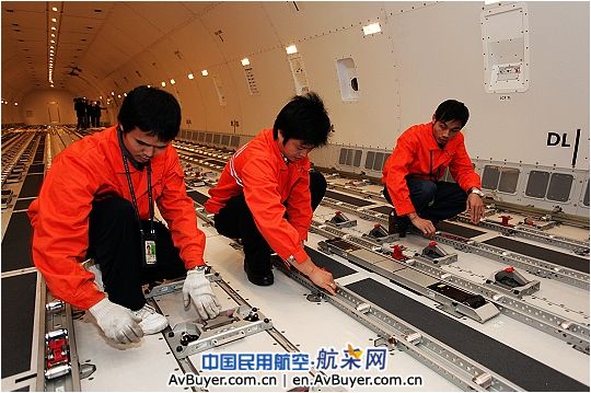 中国首架波音777货机加盟南航 助飞中国物流