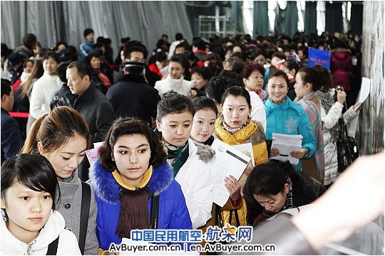 南航乘务员新疆招募大汇隆重开幕 引三千人竞逐