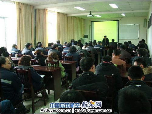 飞院广汉机务紧抓年末安全维修保障不松劲