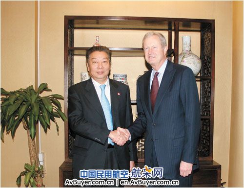 中航工业集团林左鸣会见波音民机总裁安波杰