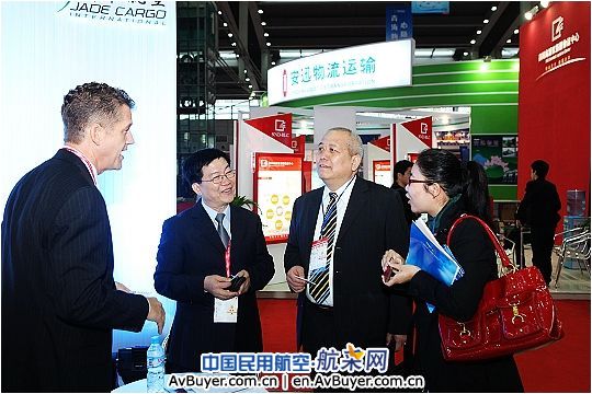 物博会上深航货运公司晒出2009年运输好成绩