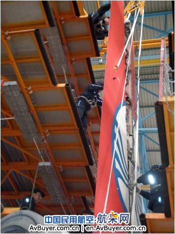 国航成都基地首次完成空客机方向舵拆装调试工作