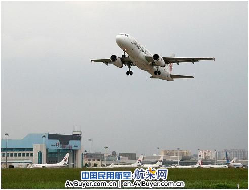 朋友做飞机从昆明到北京,MU5705航班,本人在