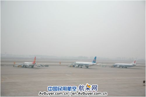 西安机场降雪   太原接收备降