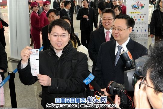 南航与天河机场携手 首推二代身份证电子登机牌