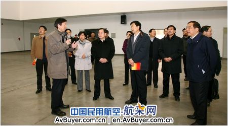 中央党校省部级干部研修班成员到中国商飞调研