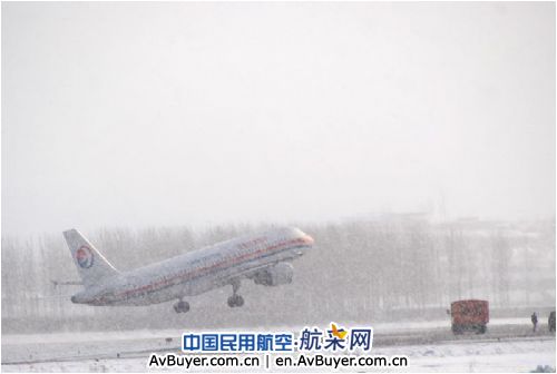 烟台降大雪，机场保障得力航班无一延误