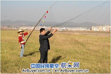 昆明巫家坝国际机场:驱鸟队员忙碌的一天