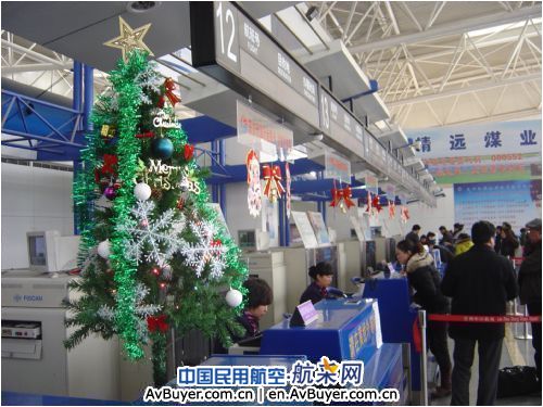 东航甘肃客运打造节日氛围 喜迎圣诞新年