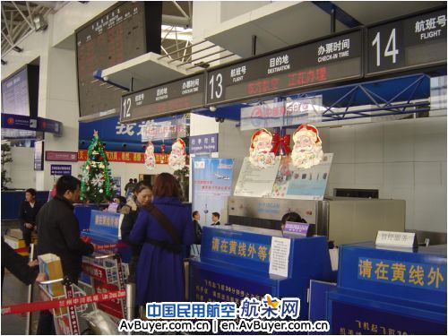 东航甘肃客运打造节日氛围 喜迎圣诞新年