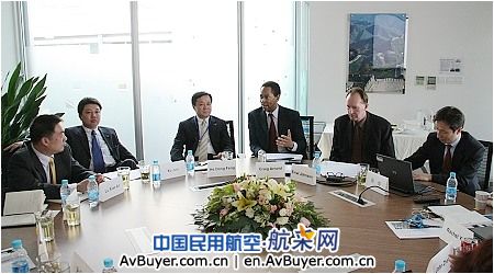 中国商飞贺东风会见伊顿公司董事副主席骆德
