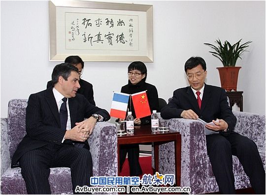 法国总理菲永访问北航与怀进鹏校长交谈