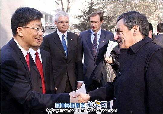 法国总理菲永访问北航与怀进鹏校长交谈