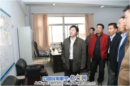 东航山东分公司党委书记杜冬升深入一线走访调研