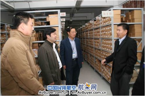 东航山东分公司党委书记杜冬升深入一线走访调研