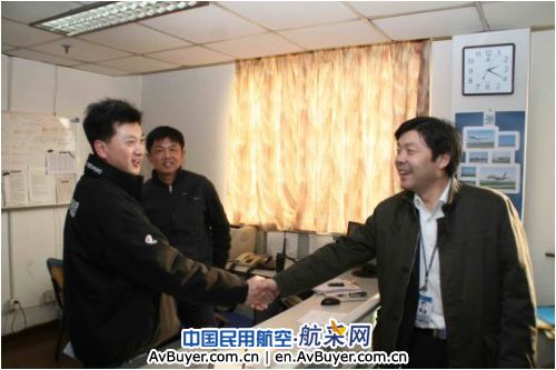 东航山东分公司党委书记杜冬升深入一线走访调研